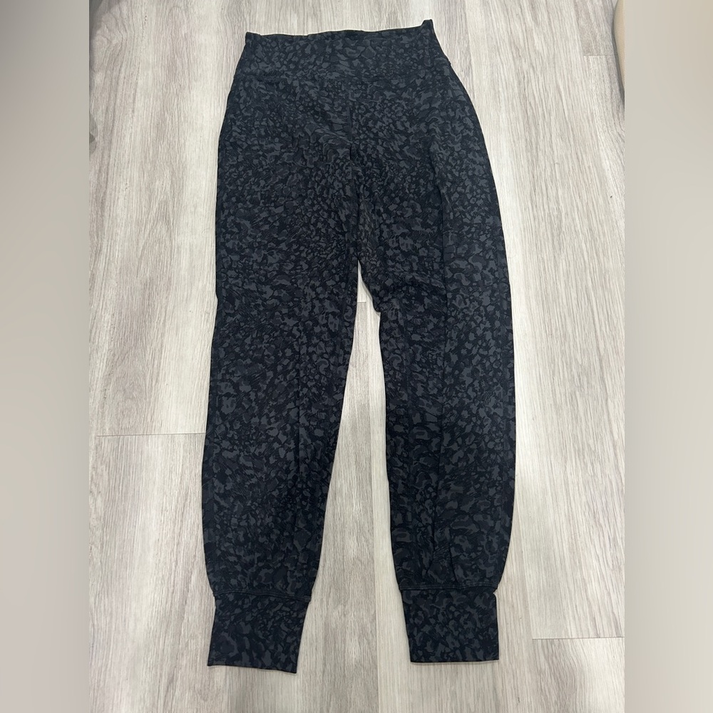 LIKE NEW Lululemon Align joggers